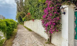 Beachside villa just a stone’s throw from the beach for sale on the sought-after New Golden Mile between Marbella and Estepona 802566 