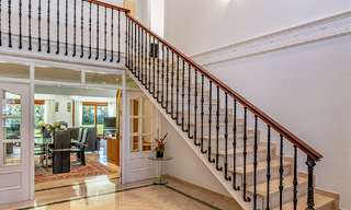 Beachside villa just a stone’s throw from the beach for sale on the sought-after New Golden Mile between Marbella and Estepona 802570 