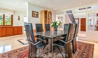 Beachside villa just a stone’s throw from the beach for sale on the sought-after New Golden Mile between Marbella and Estepona 802577 