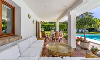 Beachside villa just a stone’s throw from the beach for sale on the sought-after New Golden Mile between Marbella and Estepona 802580 