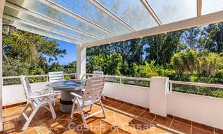 Beachside villa just a stone’s throw from the beach for sale on the sought-after New Golden Mile between Marbella and Estepona 802589 