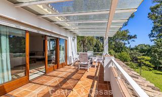 Beachside villa just a stone’s throw from the beach for sale on the sought-after New Golden Mile between Marbella and Estepona 802590 