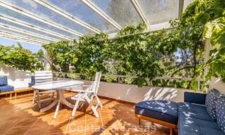 Beachside villa just a stone’s throw from the beach for sale on the sought-after New Golden Mile between Marbella and Estepona 802595 