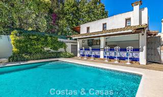 Beachside villa just a stone’s throw from the beach for sale on the sought-after New Golden Mile between Marbella and Estepona 802598 