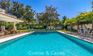 Beachside villa just a stone’s throw from the beach for sale on the sought-after New Golden Mile between Marbella and Estepona 802599 