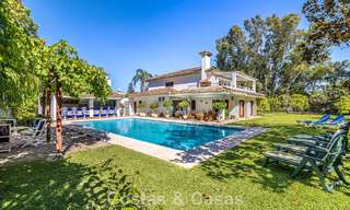 Beachside villa just a stone’s throw from the beach for sale on the sought-after New Golden Mile between Marbella and Estepona 802601 