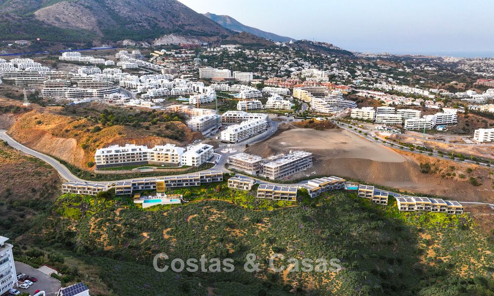 Innovative semi-detached villas with sea views for sale in a sought-after residential area in Fuengirola, Costa del Sol 802624