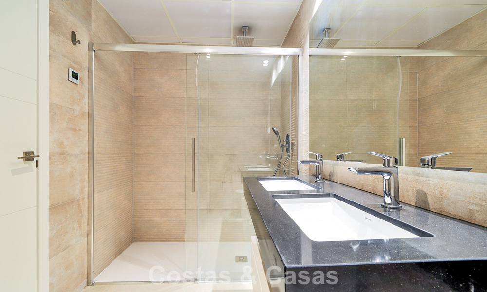 Modern luxury sea-view apartments in El Higuerón, a resort-style development in Fuengirola, Costa del Sol 802667