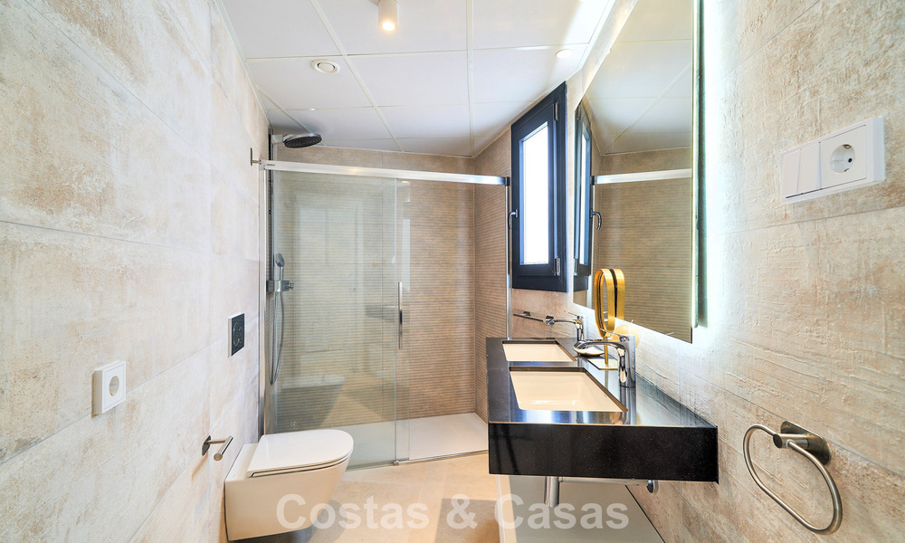 Modern luxury sea-view apartments in El Higuerón, a resort-style development in Fuengirola, Costa del Sol 802668