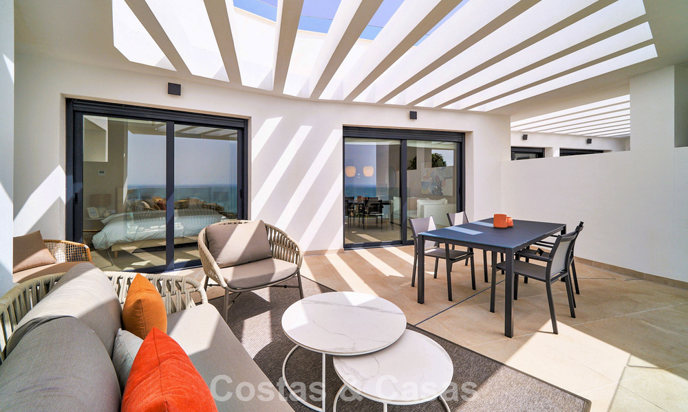 Modern luxury sea-view apartments in El Higuerón, a resort-style development in Fuengirola, Costa del Sol 802670