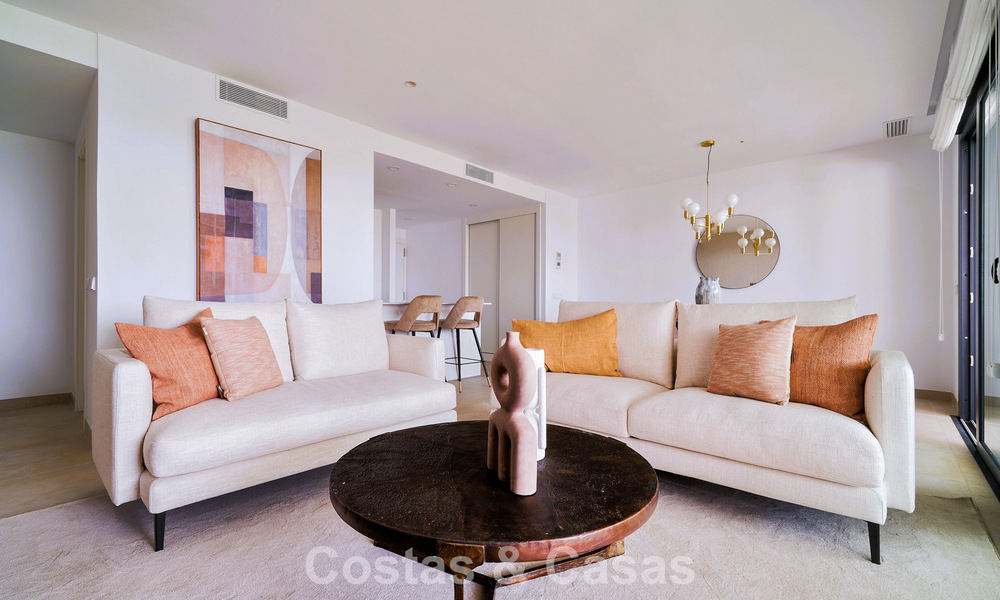 Modern luxury sea-view apartments in El Higuerón, a resort-style development in Fuengirola, Costa del Sol 802680