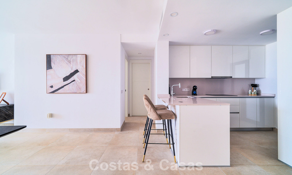Modern luxury sea-view apartments in El Higuerón, a resort-style development in Fuengirola, Costa del Sol 802683