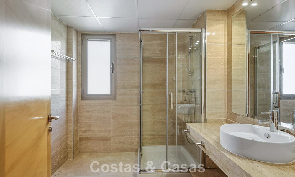 Bright penthouse with panoramic sea views for sale in the Hills of Marbella - Benahavís 802651