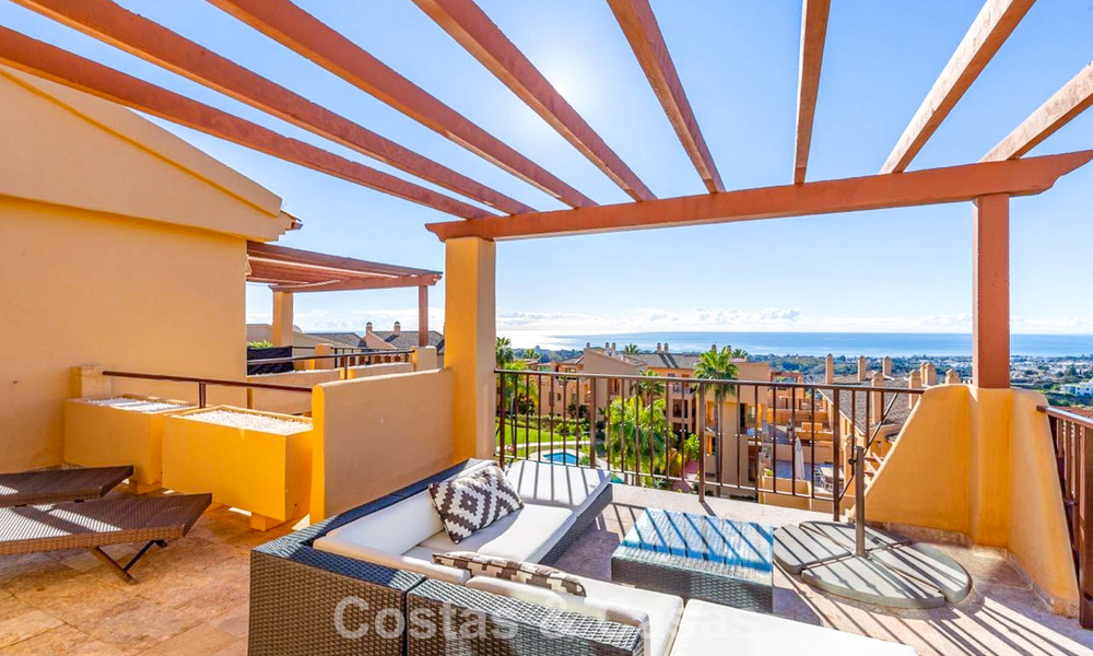 Bright penthouse with panoramic sea views for sale in the Hills of Marbella - Benahavís 802653