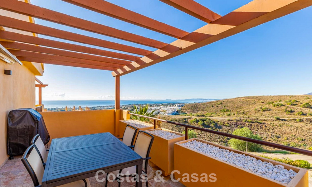 Bright penthouse with panoramic sea views for sale in the Hills of Marbella - Benahavís 802656