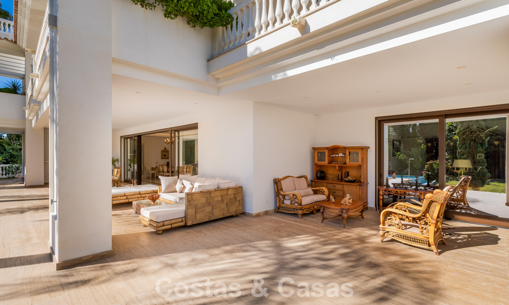 Classic Mediterranean Villa for sale just metres from the beach and golf course on the new golden mile between Marbella and Estepona 802736