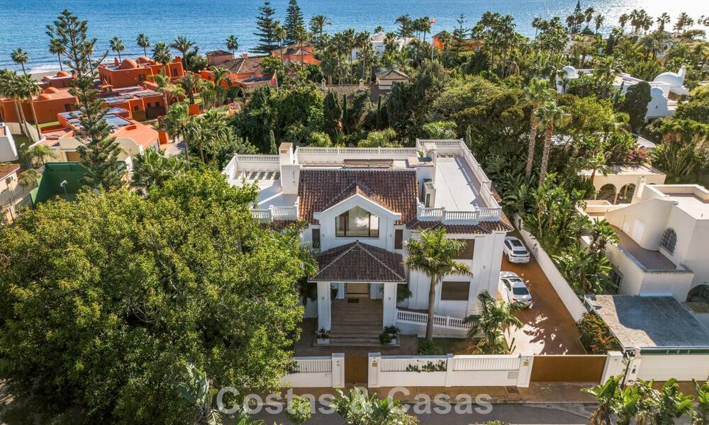 Classic Mediterranean Villa for sale just metres from the beach and golf course on the new golden mile between Marbella and Estepona 802738