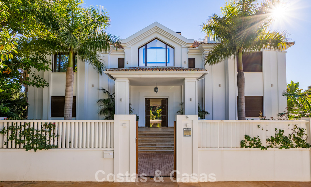 Classic Mediterranean Villa for sale just metres from the beach and golf course on the new golden mile between Marbella and Estepona 802739