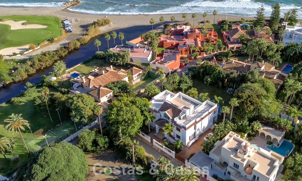 Classic Mediterranean Villa for sale just metres from the beach and golf course on the new golden mile between Marbella and Estepona 802741