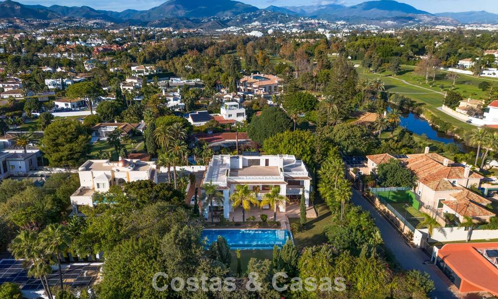 Classic Mediterranean Villa for sale just metres from the beach and golf course on the new golden mile between Marbella and Estepona 802742