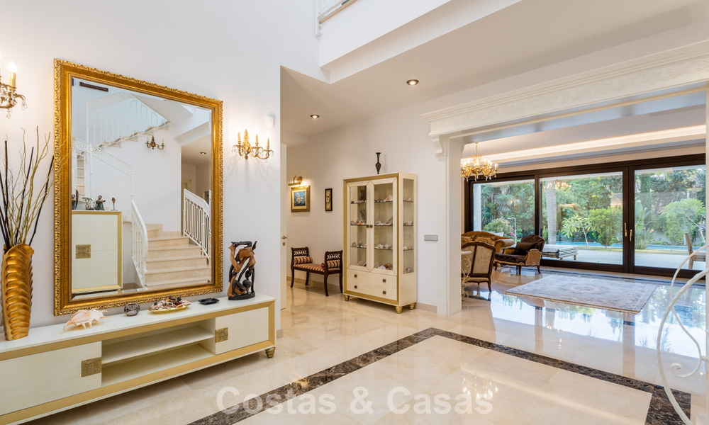 Classic Mediterranean Villa for sale just metres from the beach and golf course on the new golden mile between Marbella and Estepona 802745