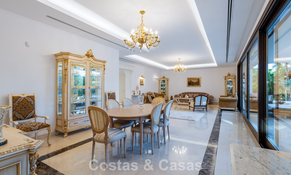 Classic Mediterranean Villa for sale just metres from the beach and golf course on the new golden mile between Marbella and Estepona 802747