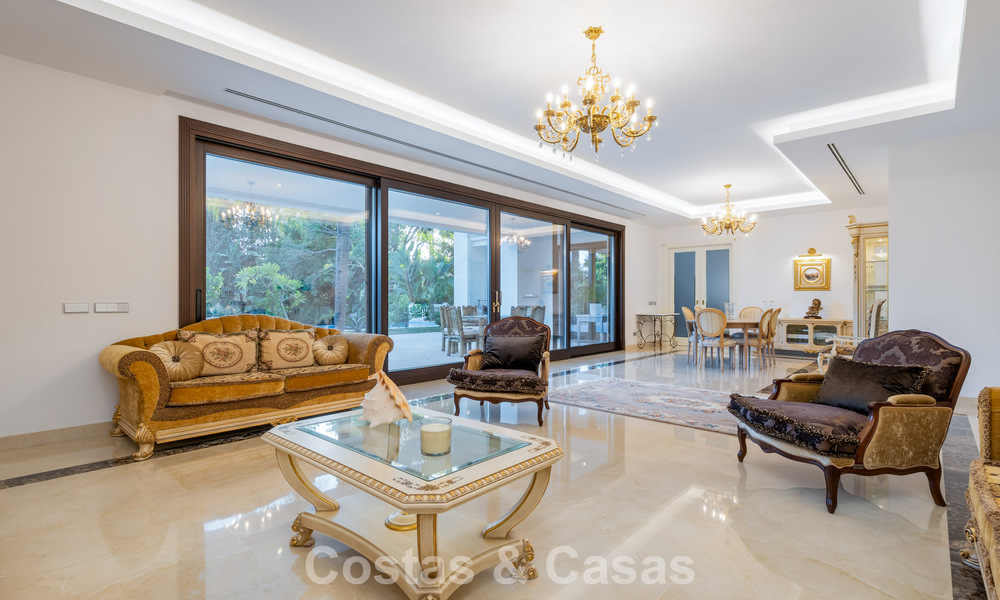 Classic Mediterranean Villa for sale just metres from the beach and golf course on the new golden mile between Marbella and Estepona 802748