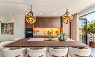 Luxuriously renovated sea-view apartment for sale in a gated community on Marbella’s Golden Mile 802836 