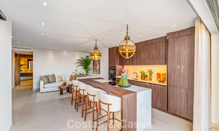 Luxuriously renovated sea-view apartment for sale in a gated community on Marbella’s Golden Mile 802837 