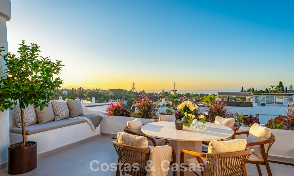 Luxuriously renovated sea-view apartment for sale in a gated community on Marbella’s Golden Mile 802839