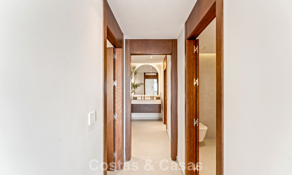 Luxuriously renovated sea-view apartment for sale in a gated community on Marbella’s Golden Mile 802844