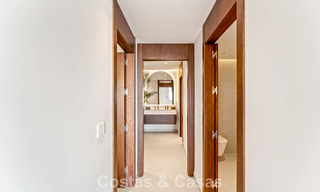 Luxuriously renovated sea-view apartment for sale in a gated community on Marbella’s Golden Mile 802844 