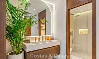 Luxuriously renovated sea-view apartment for sale in a gated community on Marbella’s Golden Mile 802846 