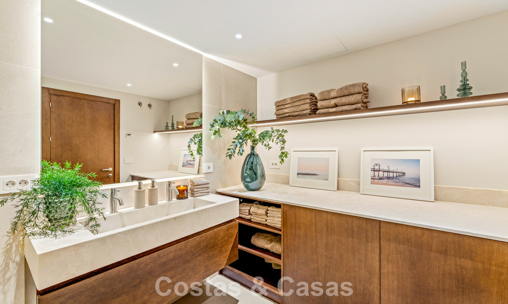 Luxuriously renovated sea-view apartment for sale in a gated community on Marbella’s Golden Mile 802853
