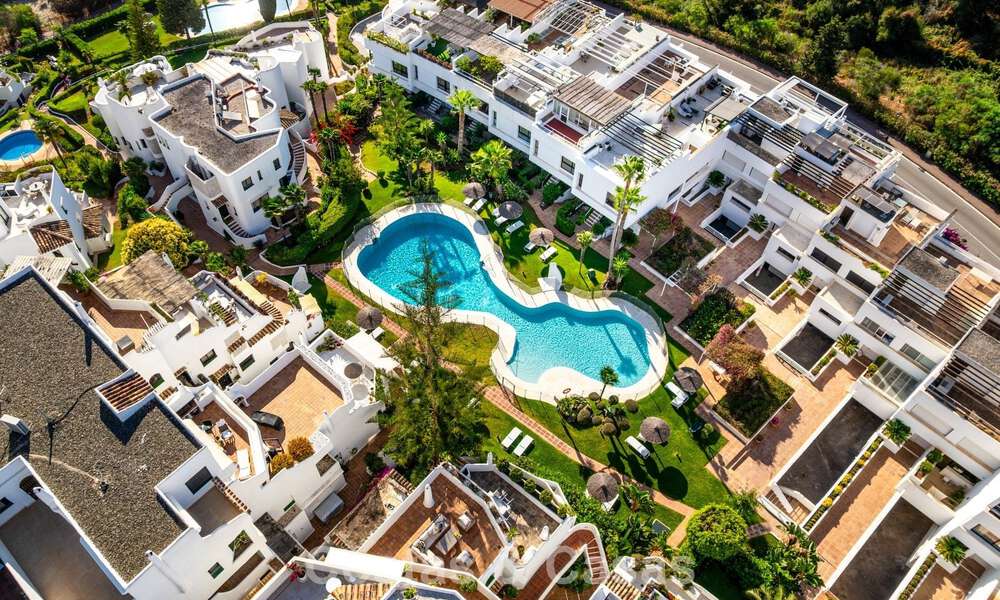 Luxuriously renovated sea-view apartment for sale in a gated community on Marbella’s Golden Mile 802857