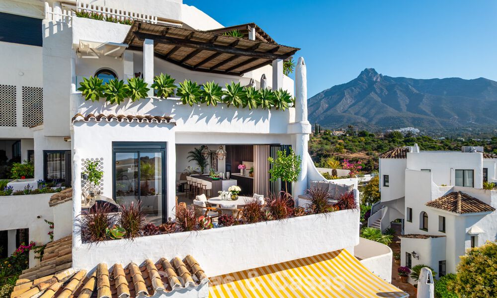 Luxuriously renovated sea-view apartment for sale in a gated community on Marbella’s Golden Mile 802858