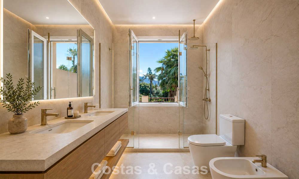 Semi-detached villa with excellent potential for sale, frontline golf in Nueva Andalucía, Marbella 802866