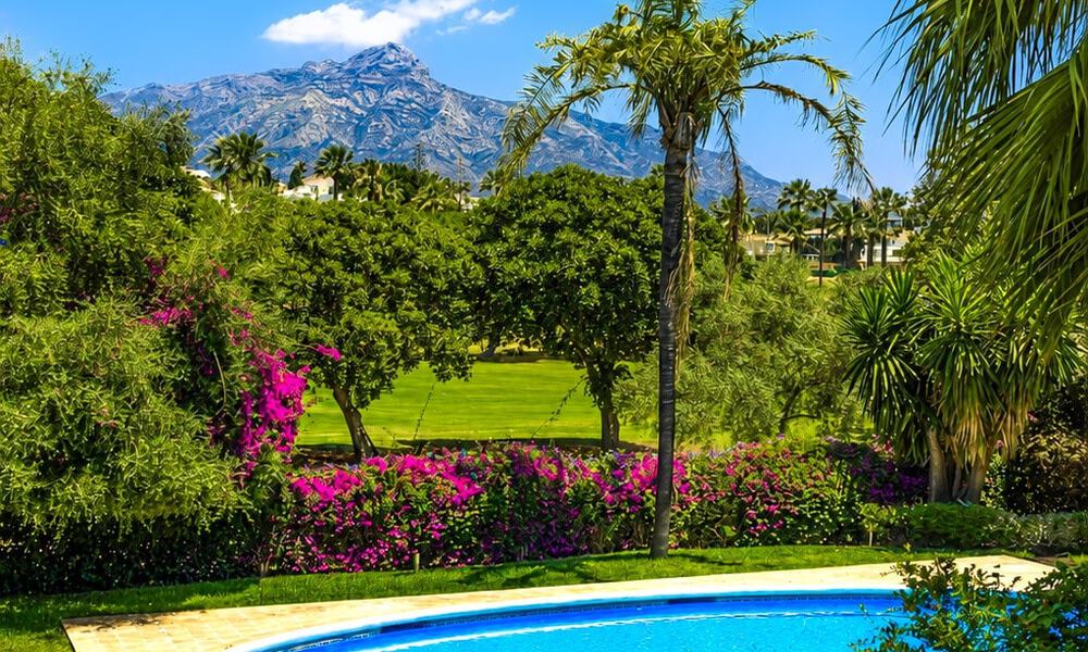 Semi-detached villa with excellent potential for sale, frontline golf in Nueva Andalucía, Marbella 802875