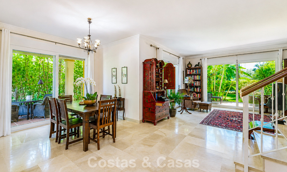 Semi-detached villa with excellent potential for sale, frontline golf in Nueva Andalucía, Marbella 802879
