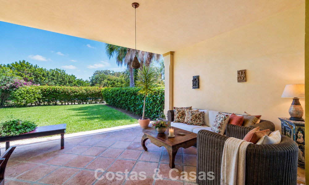 Semi-detached villa with excellent potential for sale, frontline golf in Nueva Andalucía, Marbella 802880