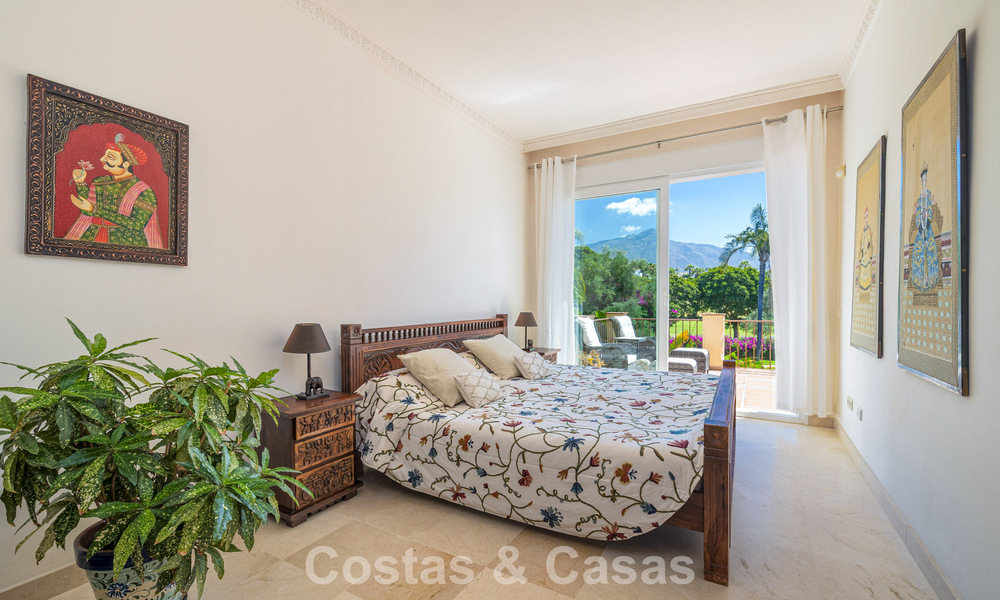 Semi-detached villa with excellent potential for sale, frontline golf in Nueva Andalucía, Marbella 802882