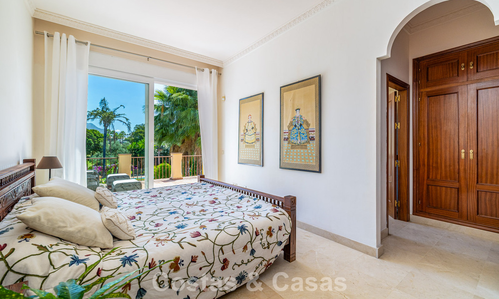 Semi-detached villa with excellent potential for sale, frontline golf in Nueva Andalucía, Marbella 802883