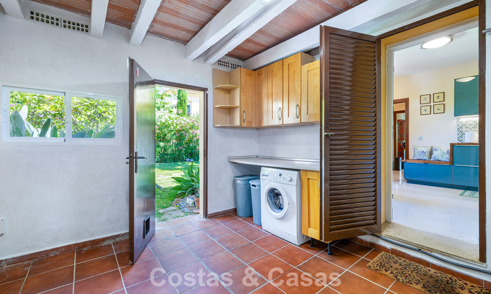 Semi-detached villa with excellent potential for sale, frontline golf in Nueva Andalucía, Marbella 802890