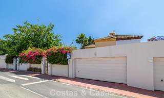 Semi-detached villa with excellent potential for sale, frontline golf in Nueva Andalucía, Marbella 802892 
