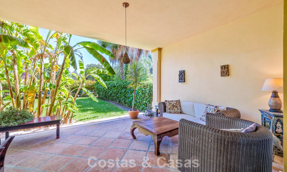 Semi-detached villa with excellent potential for sale, frontline golf in Nueva Andalucía, Marbella 802904