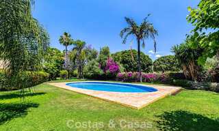 Semi-detached villa with excellent potential for sale, frontline golf in Nueva Andalucía, Marbella 802910 
