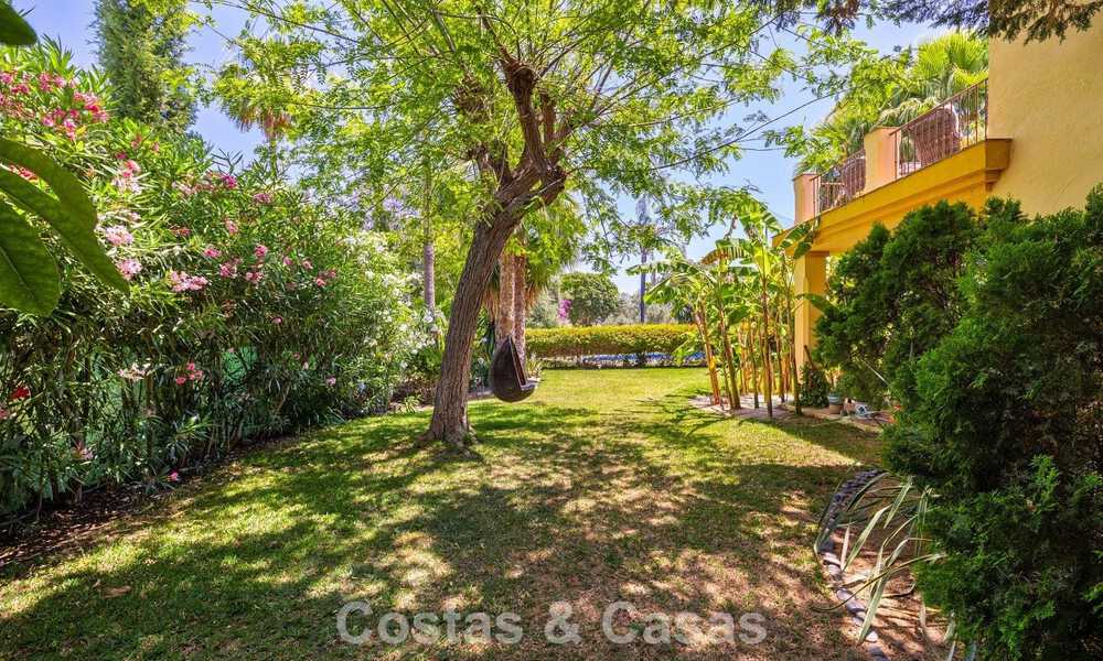 Semi-detached villa with excellent potential for sale, frontline golf in Nueva Andalucía, Marbella 802919