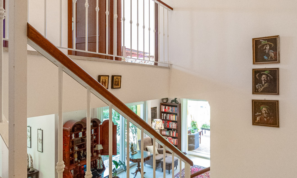 Semi-detached villa with excellent potential for sale, frontline golf in Nueva Andalucía, Marbella 802920