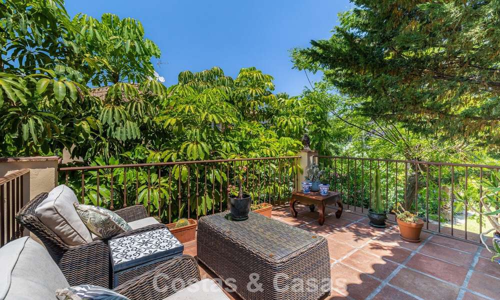 Semi-detached villa with excellent potential for sale, frontline golf in Nueva Andalucía, Marbella 802926