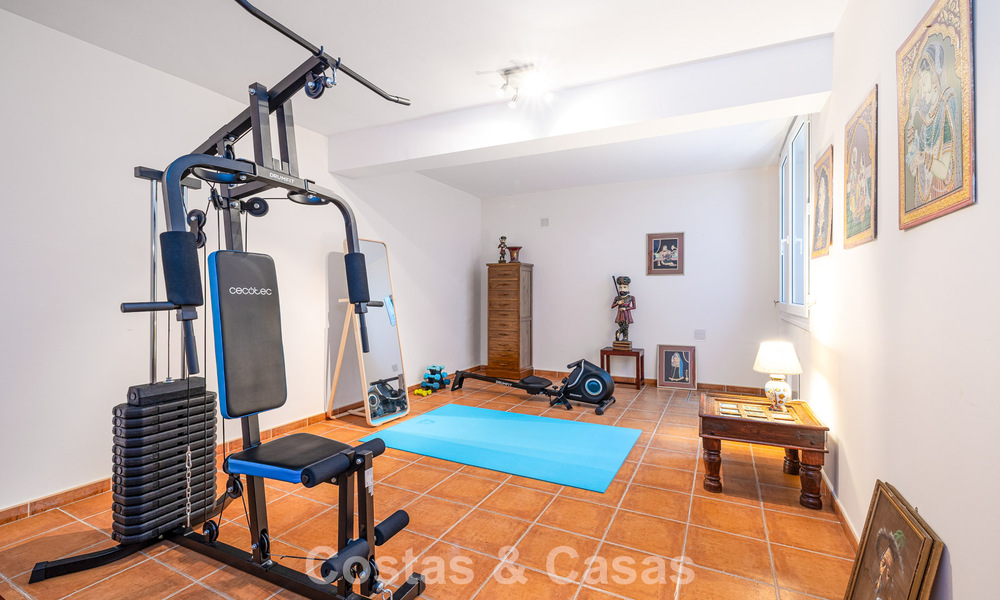 Semi-detached villa with excellent potential for sale, frontline golf in Nueva Andalucía, Marbella 802930